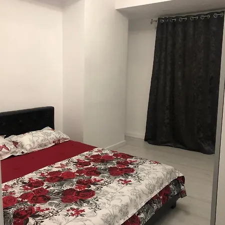 Two Lovely Bed In Apartment Bucharest